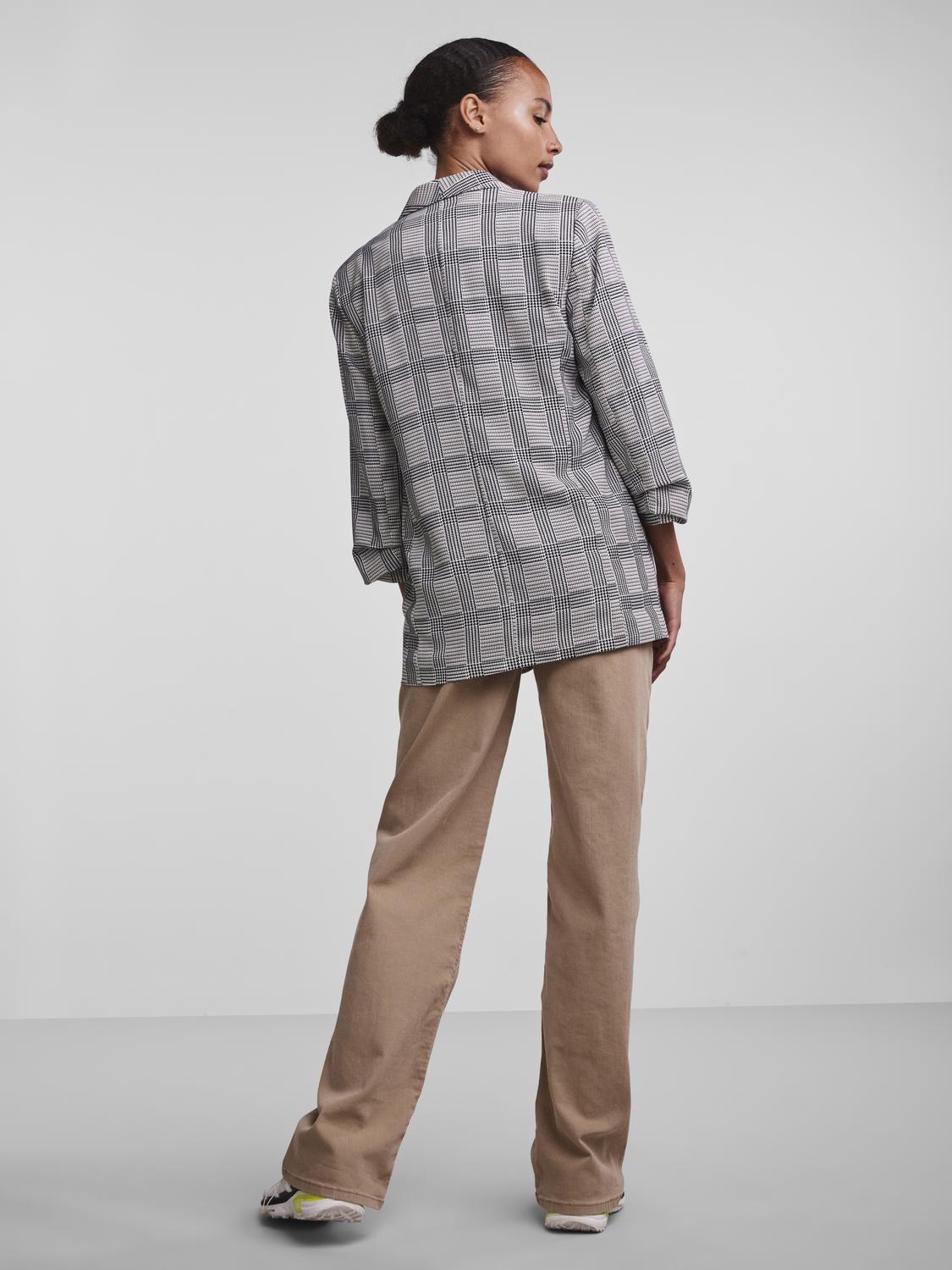 model_shot-back